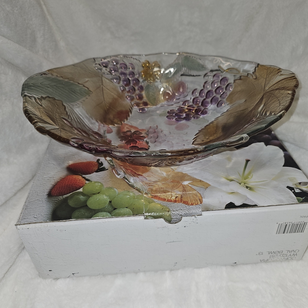 Elegant Vintage Savoir Vivie Crystal Fruit  Bowl with Grape and Leaf Design